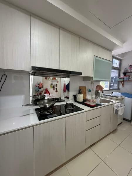 Oasis @ Elias Condominium For Sale at S$ 1,918,000 | PropertyGuru Singapore - Kitchen