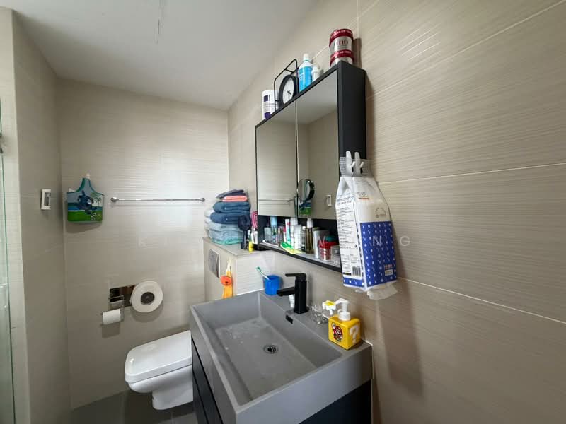 Oasis @ Elias Condominium For Sale at S$ 1,918,000 | PropertyGuru Singapore - Bathroom