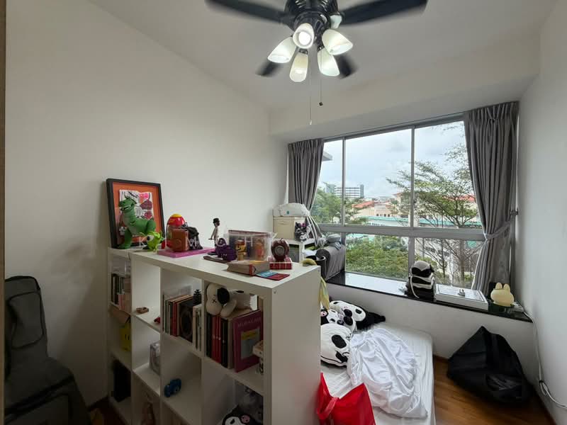 Oasis @ Elias Condominium For Sale at S$ 1,918,000 | PropertyGuru Singapore - Bedroom