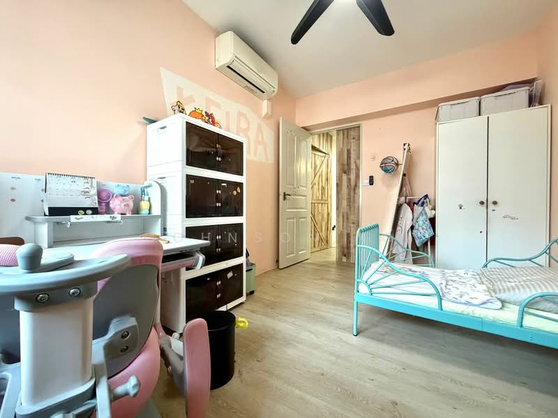 207B Compassvale Lane HDB Flat For Sale at S$ 708,000 | PropertyGuru Singapore - Bedroom