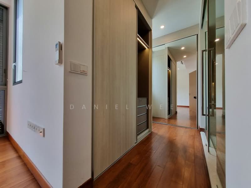 Greenwood Mews, 271 Greenwood Avenue, 5 Bedrooms, 3,100 sqft, Cluster House For Rent, by Daniel Wee, 500082066 - Master Bedroom wardrobe - PropertyGuru.com.sg