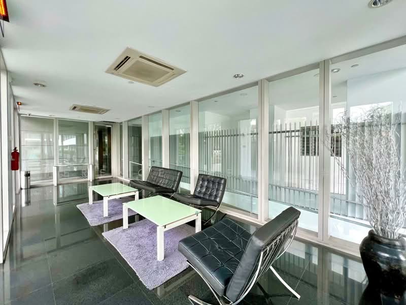 The Trumps Condominium For Sale at S$ 960,000 | PropertyGuru Singapore - Lobby