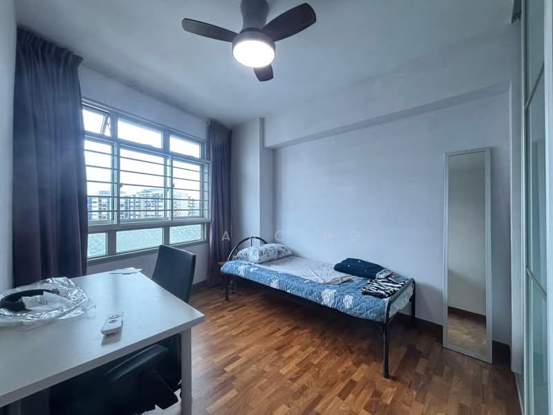 272D Sengkang Central HDB Flat For Sale at S$ 845,000 | PropertyGuru Singapore - Bedroom