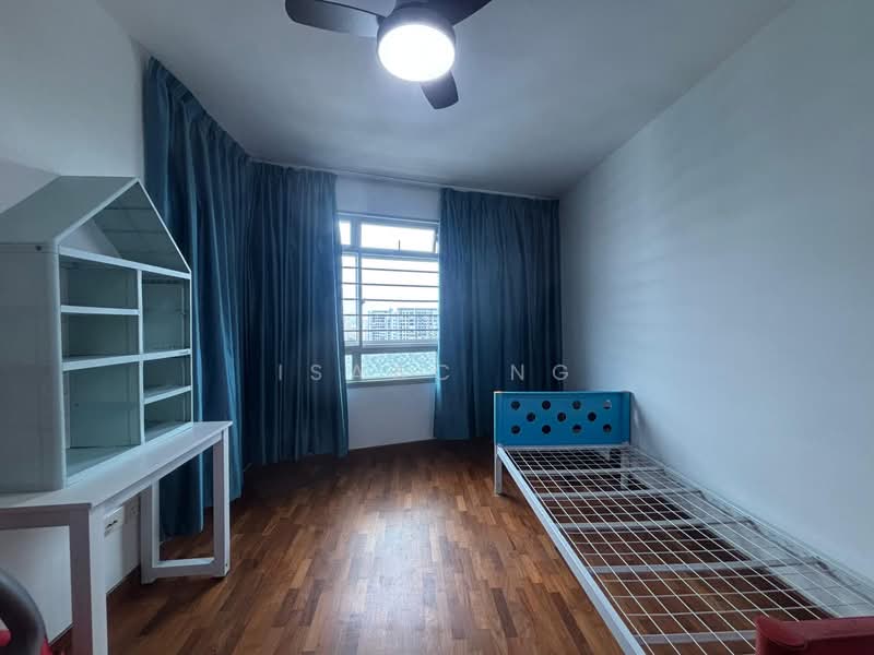 272D Sengkang Central HDB Flat For Sale at S$ 845,000 | PropertyGuru Singapore - Bedroom