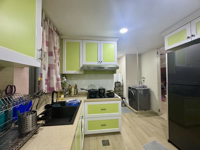 Maple Woods Condominium For Sale at S$ 2,800,000 | PropertyGuru Singapore - Kitchen
