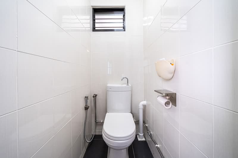 226B Ang Mo Kio Avenue 1 HDB Flat For Sale at S$ 438,000 | PropertyGuru Singapore - Bathroom