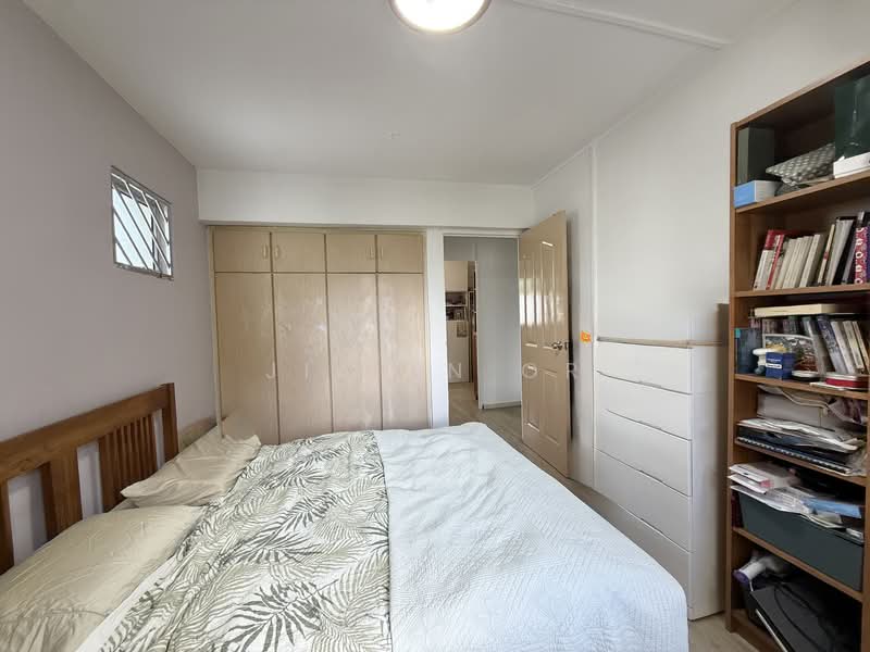 203 Yishun Street 21 HDB Flat For Sale at S$ 578,000 | PropertyGuru Singapore - Bedroom