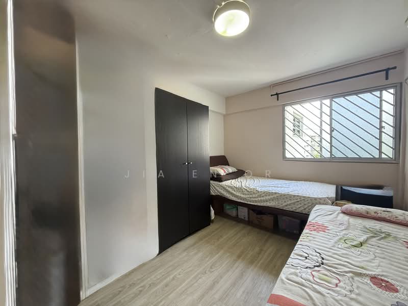 203 Yishun Street 21 HDB Flat For Sale at S$ 578,000 | PropertyGuru Singapore - Bedroom