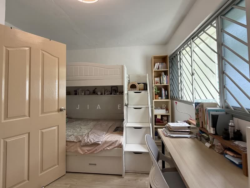 203 Yishun Street 21 HDB Flat For Sale at S$ 578,000 | PropertyGuru Singapore - Bedroom