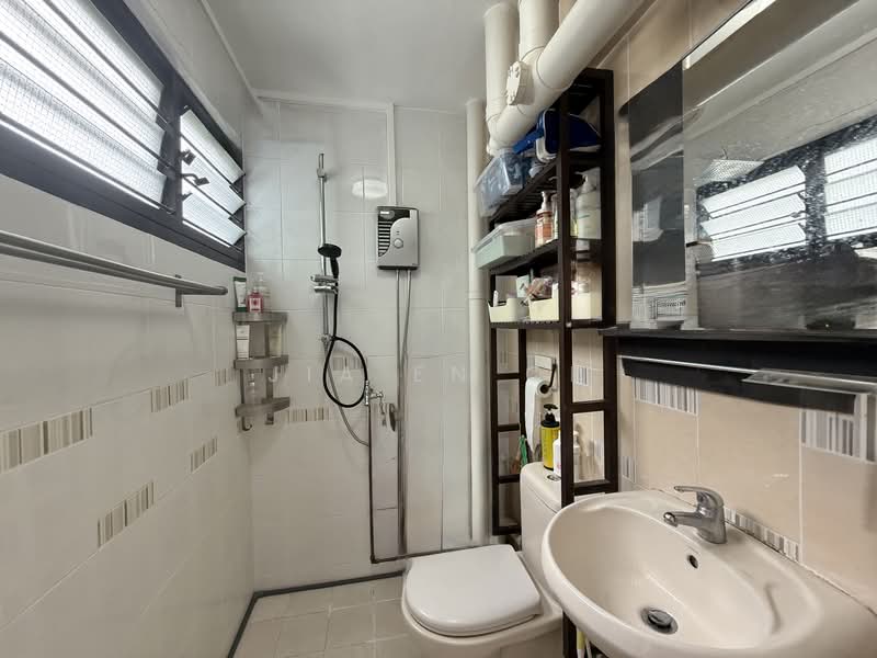 203 Yishun Street 21 HDB Flat For Sale at S$ 578,000 | PropertyGuru Singapore - Bathroom