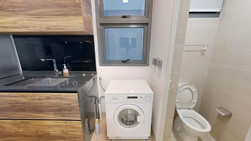 Goodwood Grand Apartment For Sale at S$ 3,750,000 | PropertyGuru Singapore - Kitchen