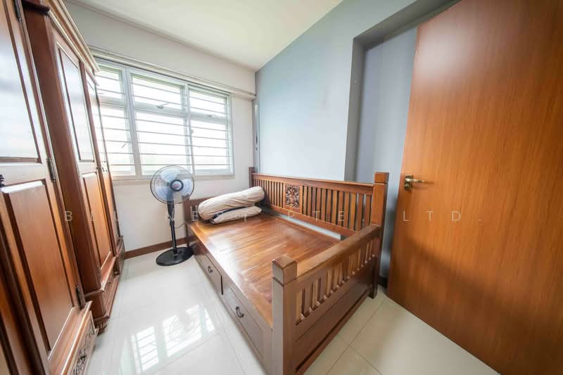 672B Edgefield Plains HDB Flat For Sale at S$ 548,000 | PropertyGuru Singapore - Bedroom