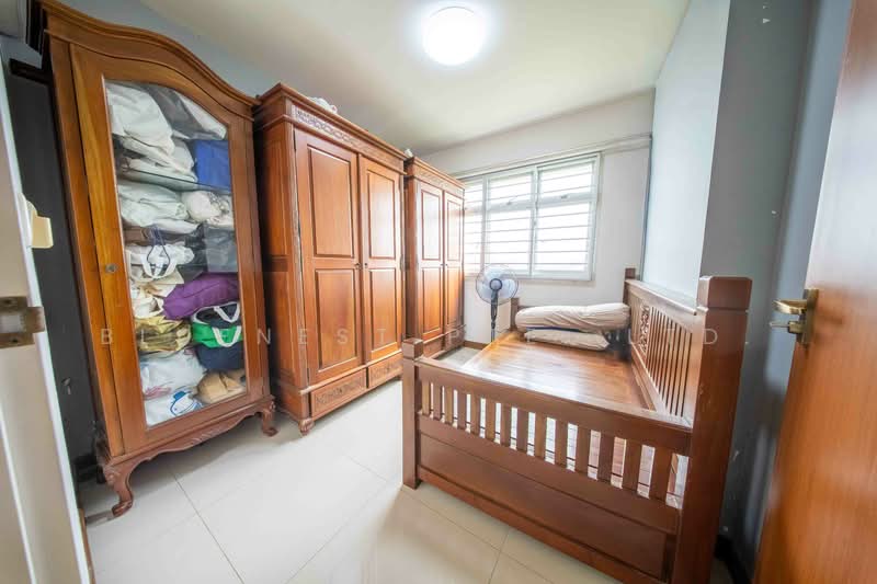 672B Edgefield Plains HDB Flat For Sale at S$ 548,000 | PropertyGuru Singapore - Bedroom