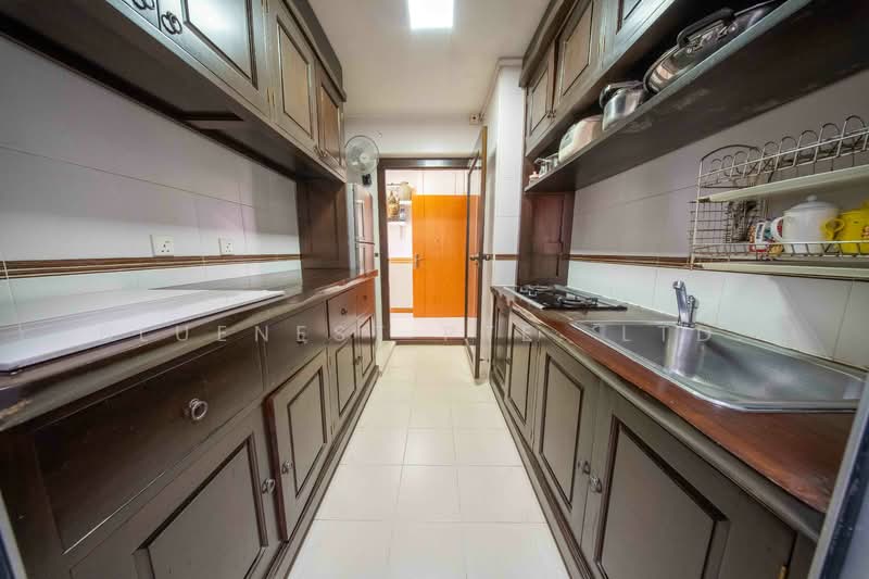672B Edgefield Plains HDB Flat For Sale at S$ 548,000 | PropertyGuru Singapore - Kitchen