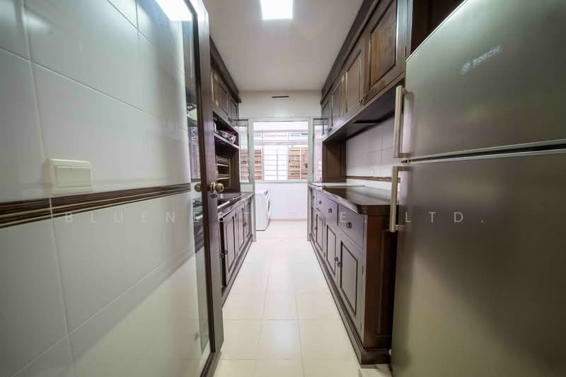 672B Edgefield Plains HDB Flat For Sale at S$ 548,000 | PropertyGuru Singapore - Kitchen