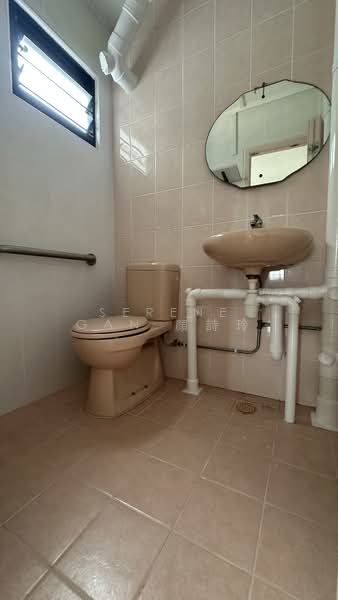 40 Bedok South Road HDB Flat For Sale at S$ 398,000 | PropertyGuru Singapore - Bathroom