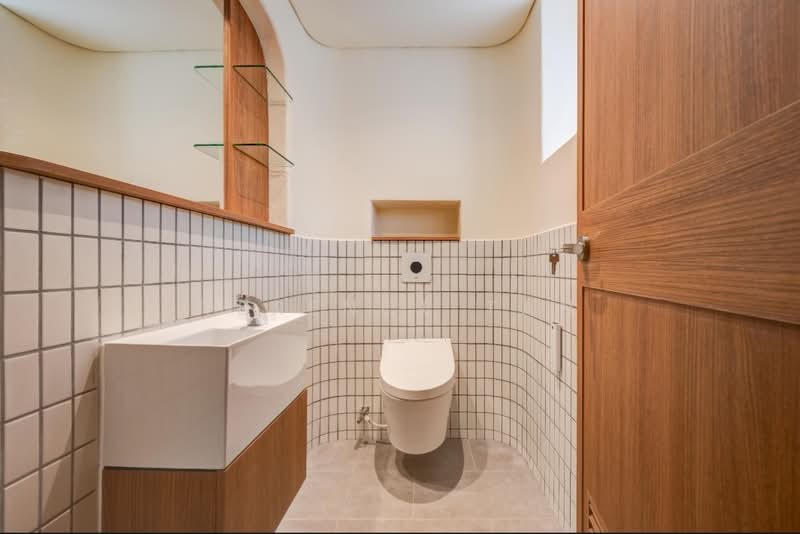 Chinatown, , 3,258 sqft, Office For Sale, by Terence Tan, 500082156 - Bathroom - CommercialGuru.com.sg
