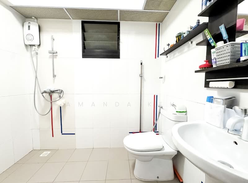 463B Bukit Batok Street 41, 463B Bukit Batok Street 41, 3 Bedrooms, 1,001 sqft, HDB Flat For Rent, by Amanda Keh, 500082168 - Bathroom - PropertyGuru.com.sg