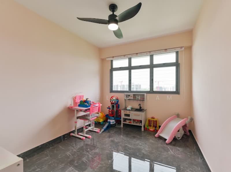 618B Tampines Street 61 HDB Flat For Sale at S$ 828,000 | PropertyGuru Singapore - Bedroom