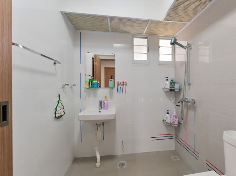 618B Tampines Street 61 HDB Flat For Sale at S$ 828,000 | PropertyGuru Singapore - Bathroom