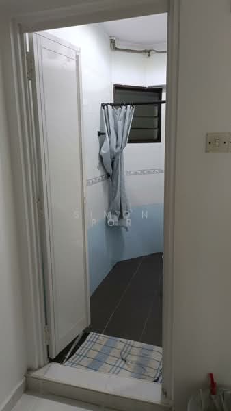 526 Woodlands Drive 14, 526 Woodlands Drive 14, Room Rental, 180 sqft, HDB Flat For Rent, by Simon Por, 500082180 - Bathroom - PropertyGuru.com.sg