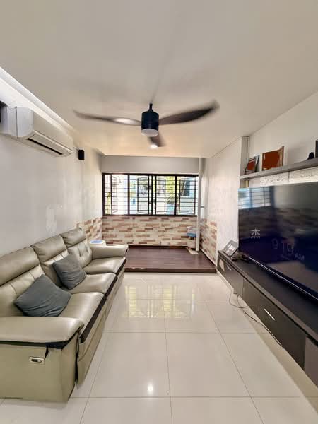 504A Montreal Drive HDB Flat For Sale at S$ 775,000 | PropertyGuru Singapore - Living Room