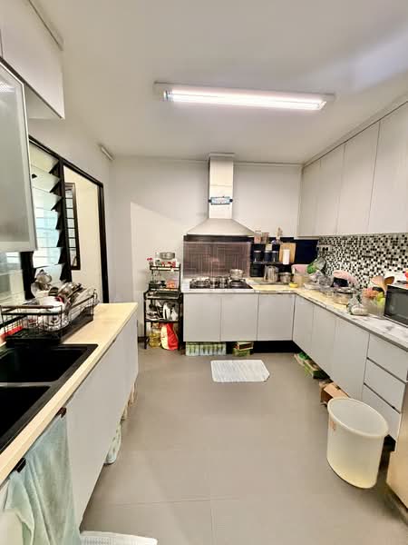504A Montreal Drive HDB Flat For Sale at S$ 775,000 | PropertyGuru Singapore - Kitchen
