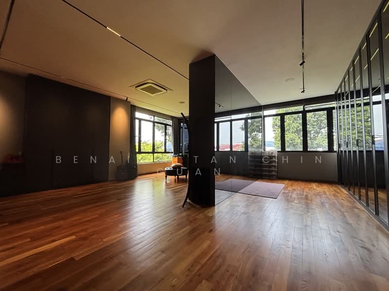 3.5 Storey, 8 Bedrooms, 7 toilets with Lift and Solar panels Semi-Detached Semi-Detached House For Sale at S$ 8,900,000 | PropertyGuru Singapore - Walk-in wardrobe