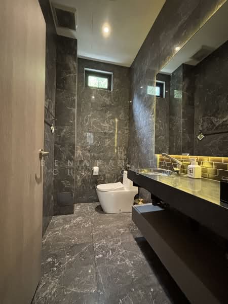 3.5 Storey, 8 Bedrooms, 7 toilets with Lift and Solar panels Semi-Detached Semi-Detached House For Sale at S$ 8,900,000 | PropertyGuru Singapore - Bathroom