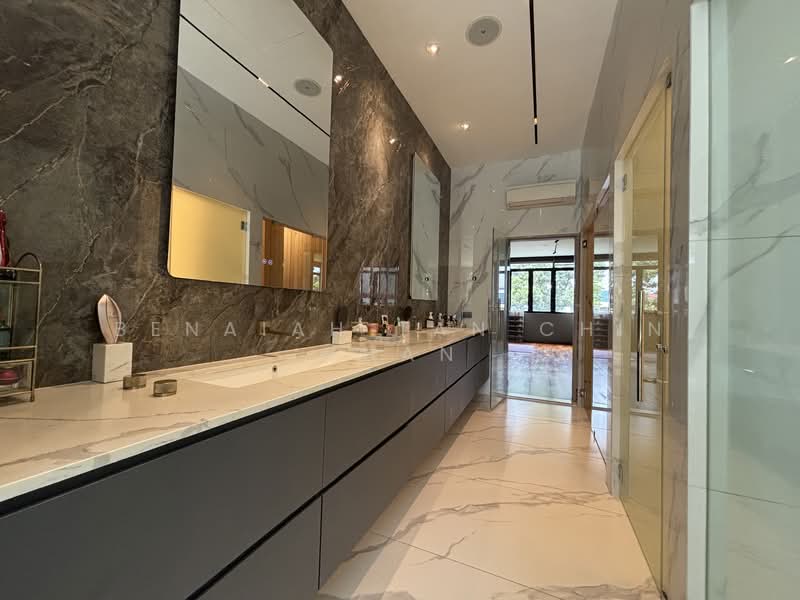 3.5 Storey, 8 Bedrooms, 7 toilets with Lift and Solar panels Semi-Detached Semi-Detached House For Sale at S$ 8,900,000 | PropertyGuru Singapore - Bathroom