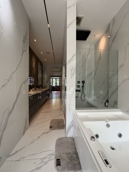 3.5 Storey, 8 Bedrooms, 7 toilets with Lift and Solar panels Semi-Detached Semi-Detached House For Sale at S$ 8,900,000 | PropertyGuru Singapore - Bathroom