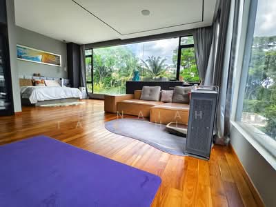 For Sale - 3.5 Storey, 8 Bedrooms, 7 toilets with Lift and Solar panels Semi-Detached