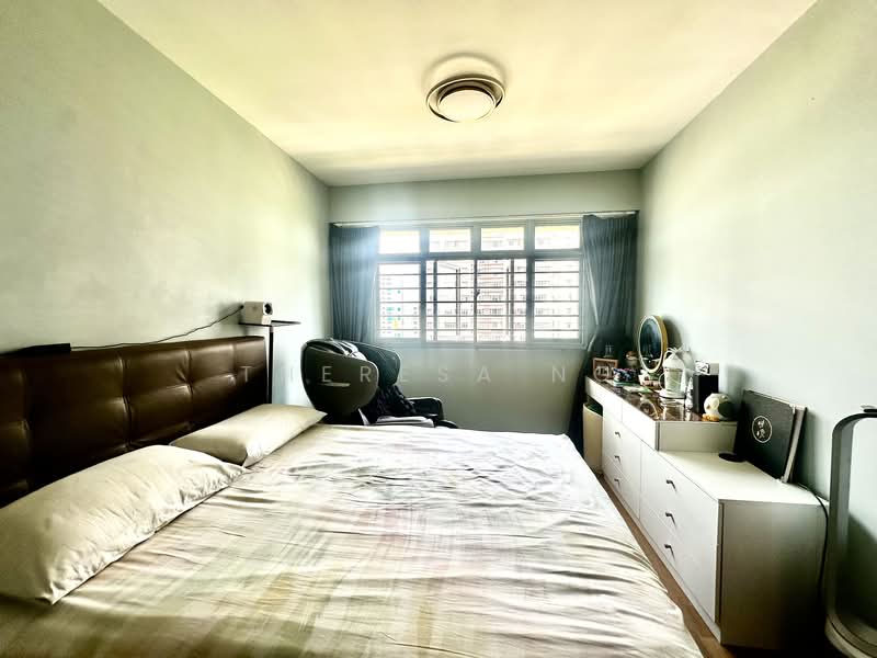 377B Hougang Street 32 HDB Flat For Sale at S$ 1,200,000 | PropertyGuru Singapore - Bedroom