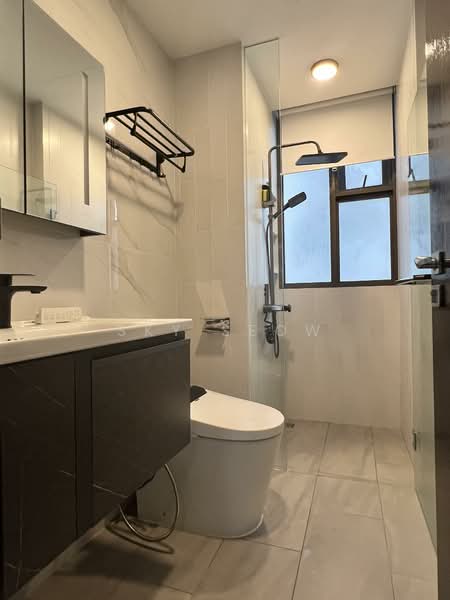 The Inflora, 67 Flora Drive, 3 Bedrooms, 818 sqft, Condominium For Rent, by Sky Seow, 500082219 - Common Bathroom - PropertyGuru.com.sg