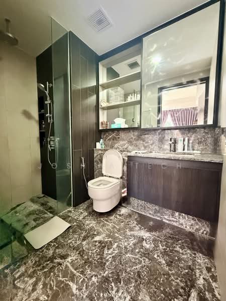 The Inflora, 51 Flora Drive, 1 Bedroom, 463 sqft, Condominium For Rent, by Joshua Tech, 500082240 - Bathroom - PropertyGuru.com.sg
