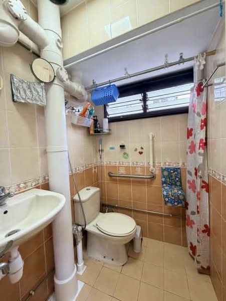 9 Gloucester Road, 9 Gloucester Road, 3 Bedrooms, 980 sqft, HDB Flat For Sale, by Jarvis (Vis) Goh 吴生容, 500082241 - Bathroom - PropertyGuru.com.sg