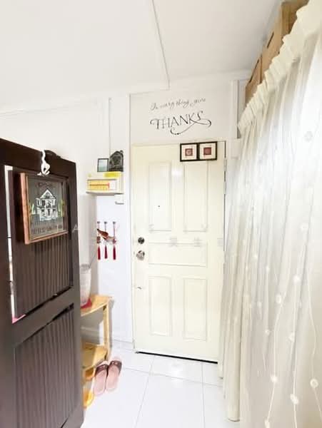9 Gloucester Road, 9 Gloucester Road, 3 Bedrooms, 980 sqft, HDB Flat For Sale, by Jarvis (Vis) Goh 吴生容, 500082241 - Entrance - PropertyGuru.com.sg