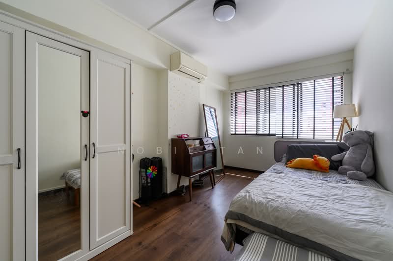 440 Hougang Avenue 8 HDB Flat For Sale at S$ 698,000 | PropertyGuru Singapore - Bedroom