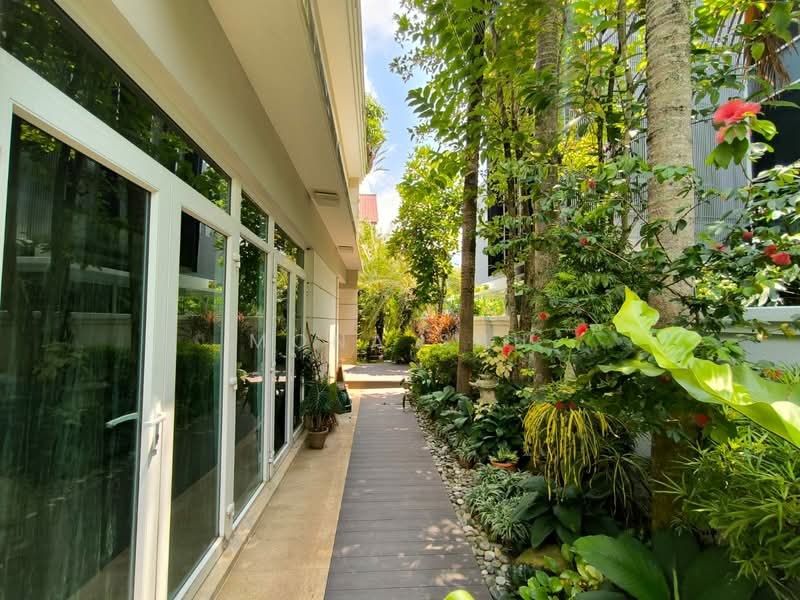 Dunearn/Trevose/Raffles Town Club Detached House For Sale at S$ 19,888,000 | PropertyGuru Singapore - Exterior