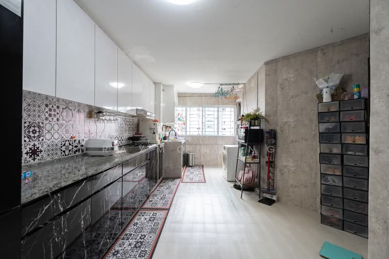 107 Yishun Ring Road HDB Flat For Sale at S$ 520,000 | PropertyGuru Singapore - Kitchen