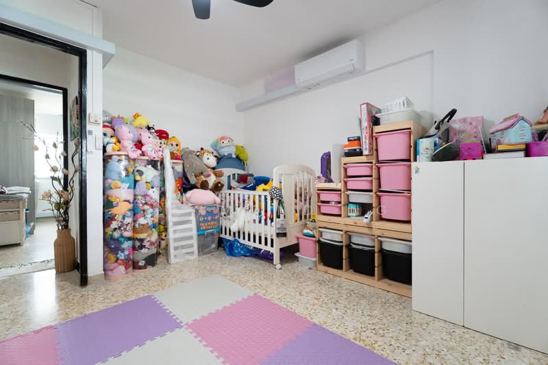 107 Yishun Ring Road HDB Flat For Sale at S$ 520,000 | PropertyGuru Singapore - Interior