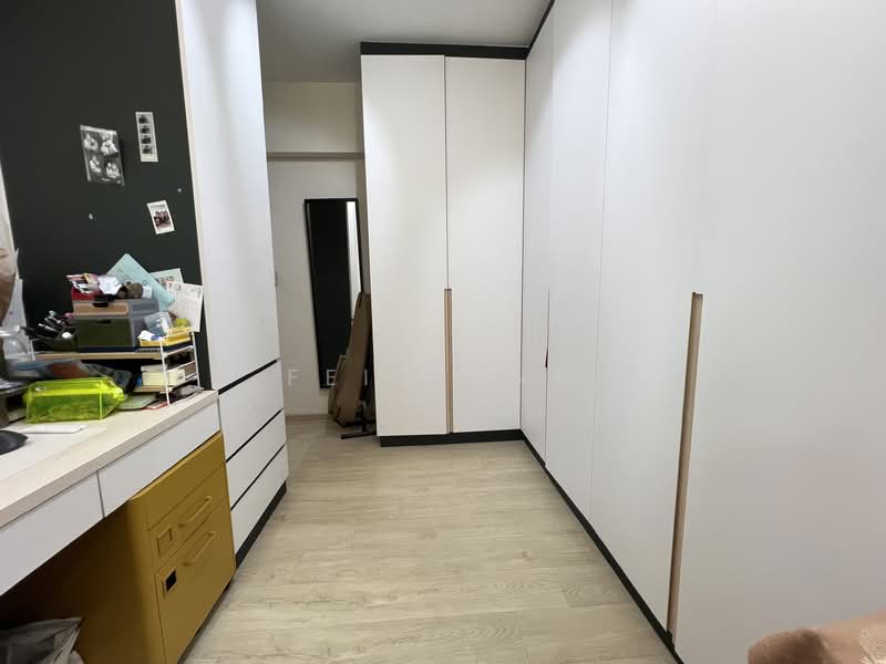 Study/Walk in wardrobe 