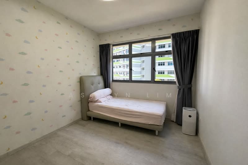 620A Tampines Street 61 HDB Flat For Sale at S$ 760,000 | PropertyGuru Singapore - Bedroom