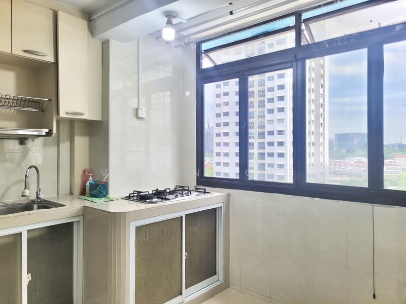 8 Jalan Bukit Ho Swee HDB Flat For Sale at S$ 388,000 | PropertyGuru Singapore - Kitchen