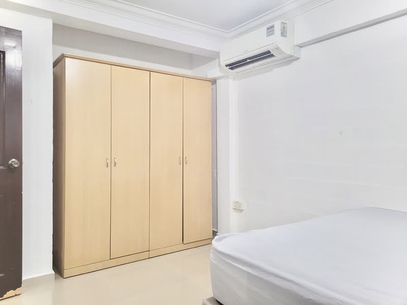 8 Jalan Bukit Ho Swee HDB Flat For Sale at S$ 388,000 | PropertyGuru Singapore - Bedroom 1