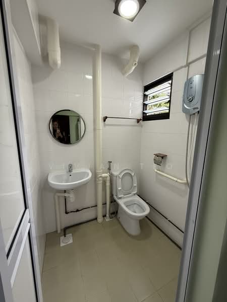 120 Serangoon North Avenue 1 HDB Flat For Sale at S$ 535,000 | PropertyGuru Singapore - Bathroom