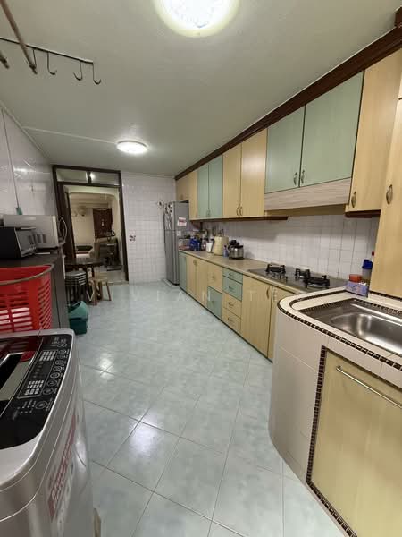 120 Serangoon North Avenue 1 HDB Flat For Sale at S$ 535,000 | PropertyGuru Singapore - Kitchen