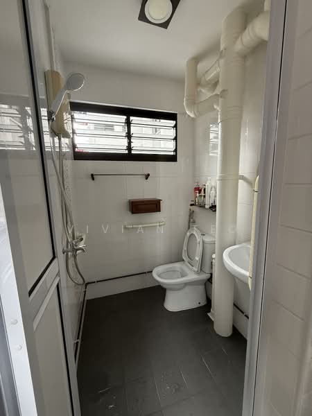 120 Serangoon North Avenue 1 HDB Flat For Sale at S$ 535,000 | PropertyGuru Singapore - Bathroom