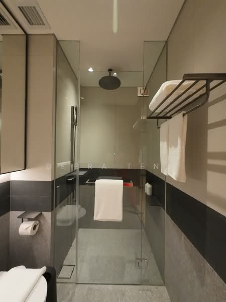 MBER, , 4 Bedrooms, 1,340 sqft, Condominium For Rent, by Debra Teng, 500082346 - Bathroom - PropertyGuru.com.sg