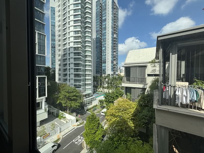 10 Evelyn Condominium For Sale at S$ 1,290,000 | PropertyGuru Singapore - Balcony